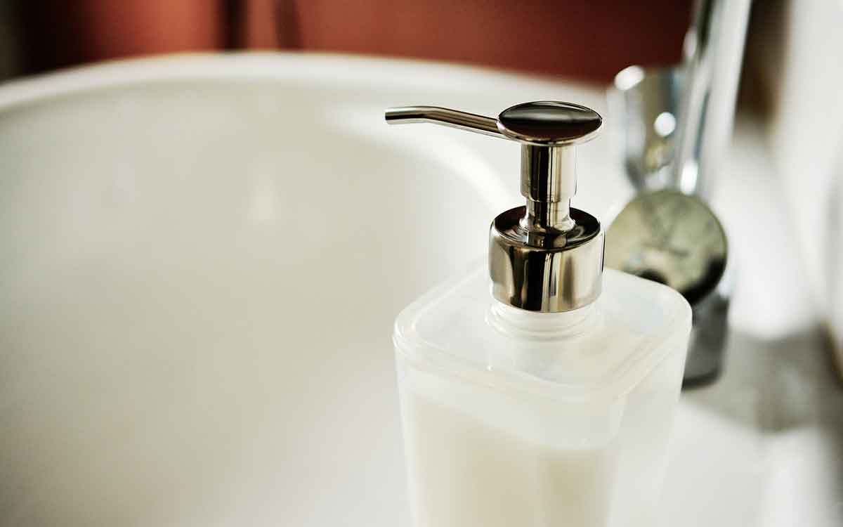 soap-dispenser-2337697_1920